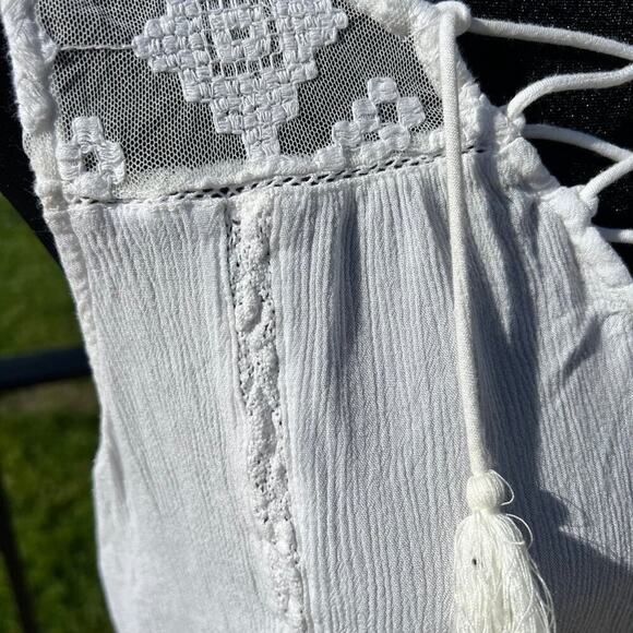Aeropostale women’s size M tank top with lace, criss cross ties, white - Picture 6 of 6